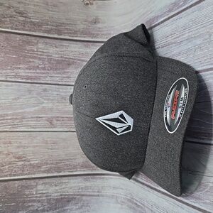 Volcom Full Stone Heather FlexFit Baseball Trucker Cap size small/medium**